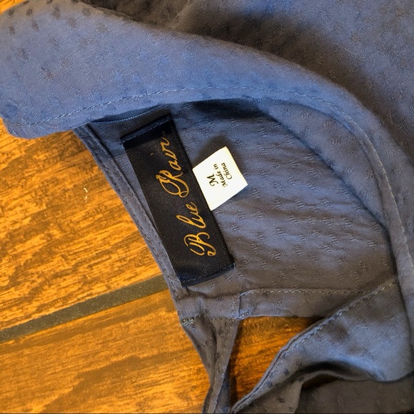 Francesca’s Bell sleeved blouse - Picture 4 of 5